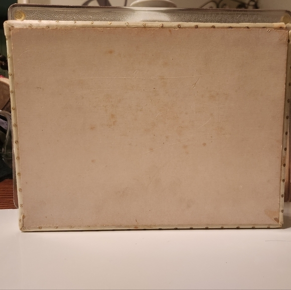 Maurice Utrillo V cover art vintage textile trinket hosiery box by Hanes, 1960's - Picture 9 of 12